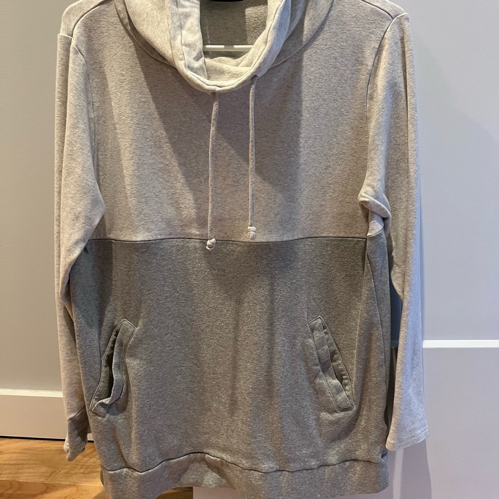 Nursing Queen Two-Tone Gray Nursing Pullover